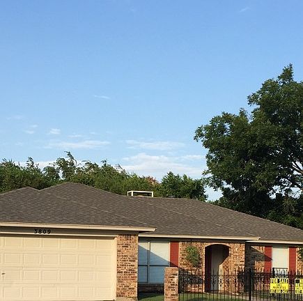 On Cul-de-sac
						:
						New 30 year roof, interior and exterior paint. New laminate, tile and carpet.
