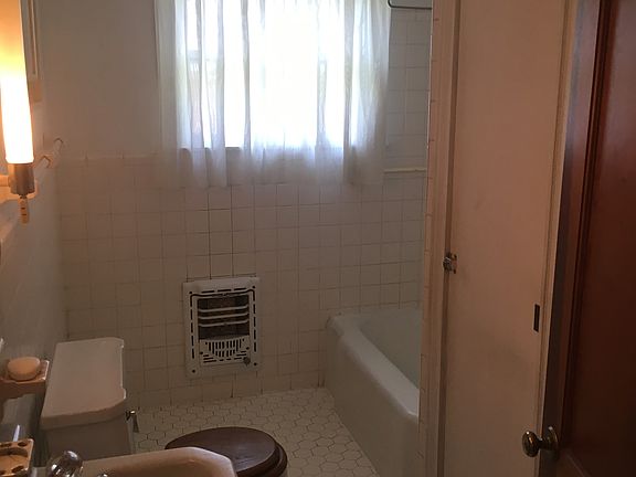 5th image of 902 Marion St