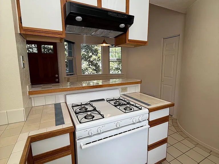 8121 1/2 El Rancho Dr — Photo 11