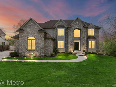 9025 Huron Bluffs Dr, White Lake, MI, 48386