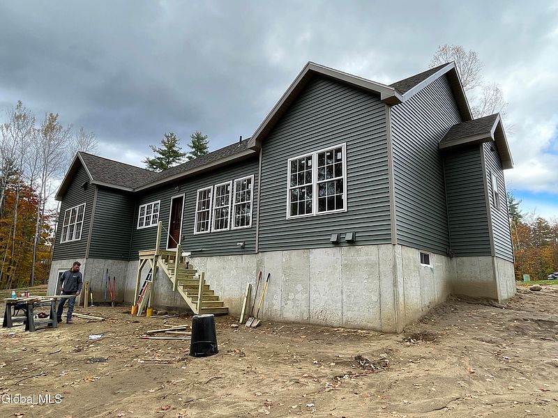 5th image of 54 Burnham Road