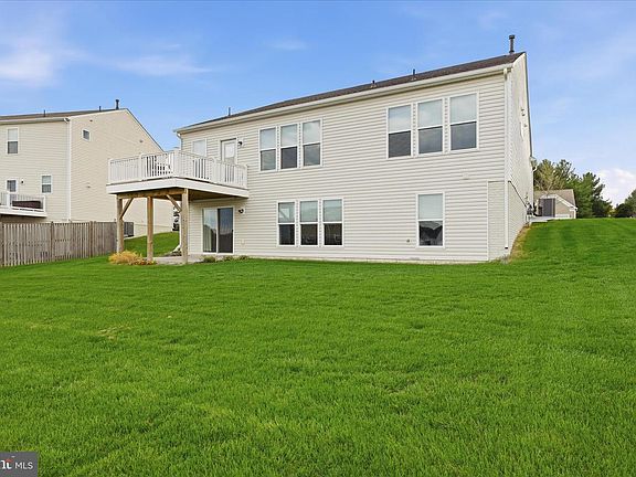 2nd image of 121 Hayvenhurst Ct