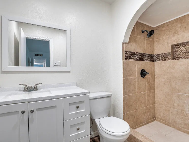 5913 Maple Ln — Photo 11