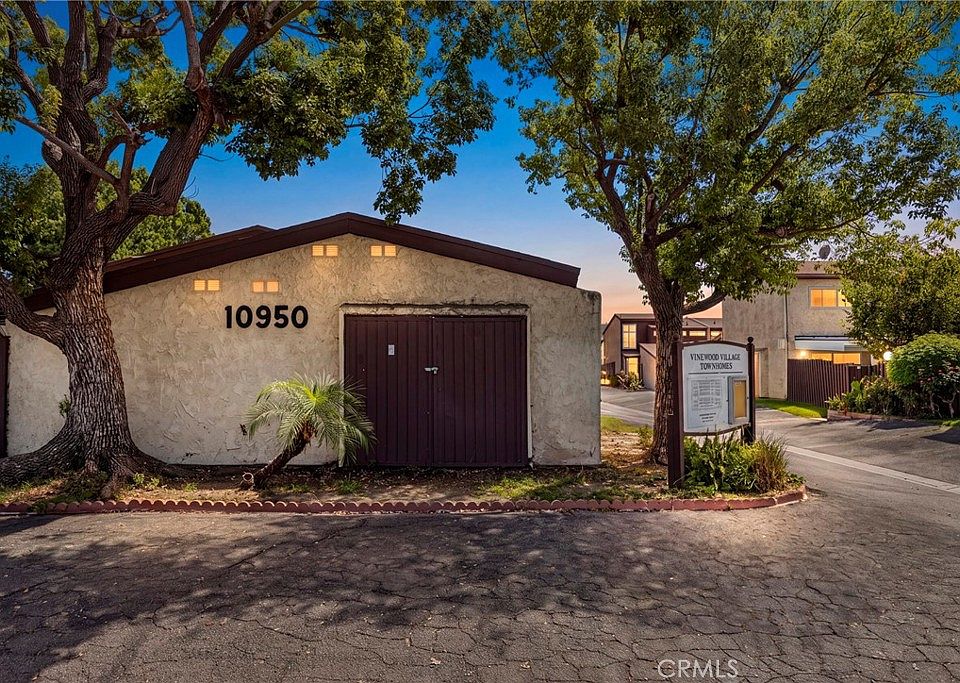 1st image of 10950 Saticoy St Unit 20
