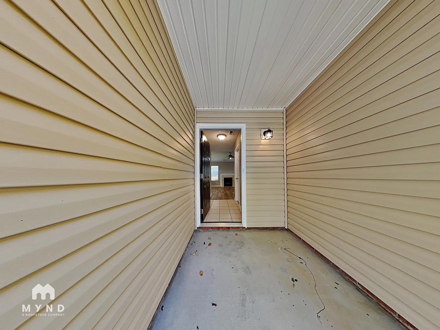 3 bed, 2.0 bath, 1019 sqft, $1,945 — Photo 2