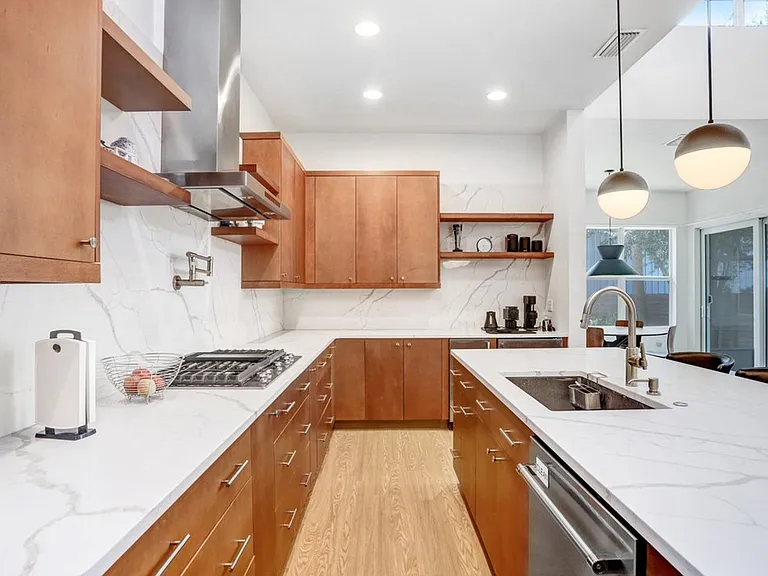 1326 W Fig St — Photo 11