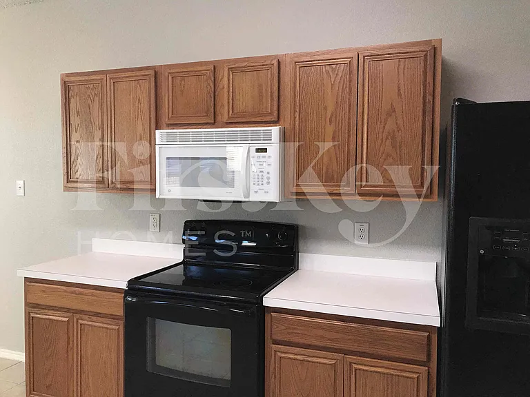 429 W Clover Park Dr — Photo 14