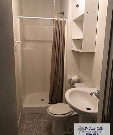 3rd image of 948 Chapman St