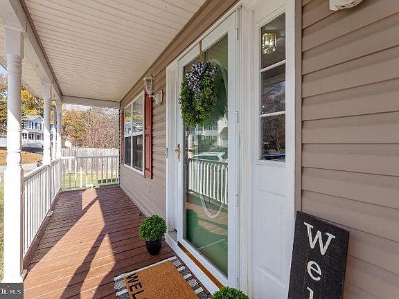 5th image of 11905 Hyacinth Ct