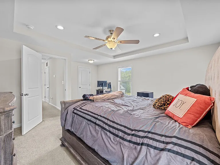 220 Brisbane Dr — Photo 16