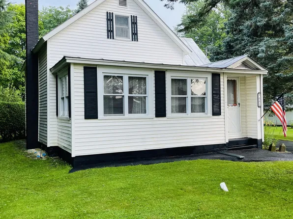 661 Prospect St, Champlain, NY 12919