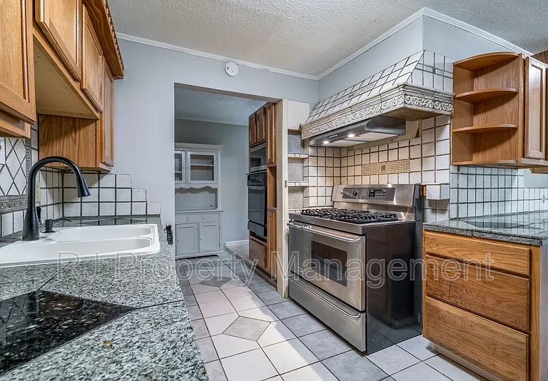 5998 Polk St — Photo 17