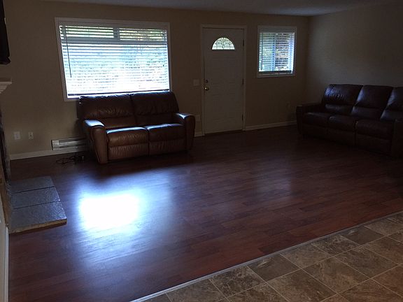 3rd image of 731 Hawks Glen Dr SE