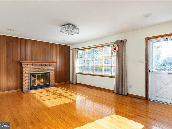 5th image of 219 Milam Dr