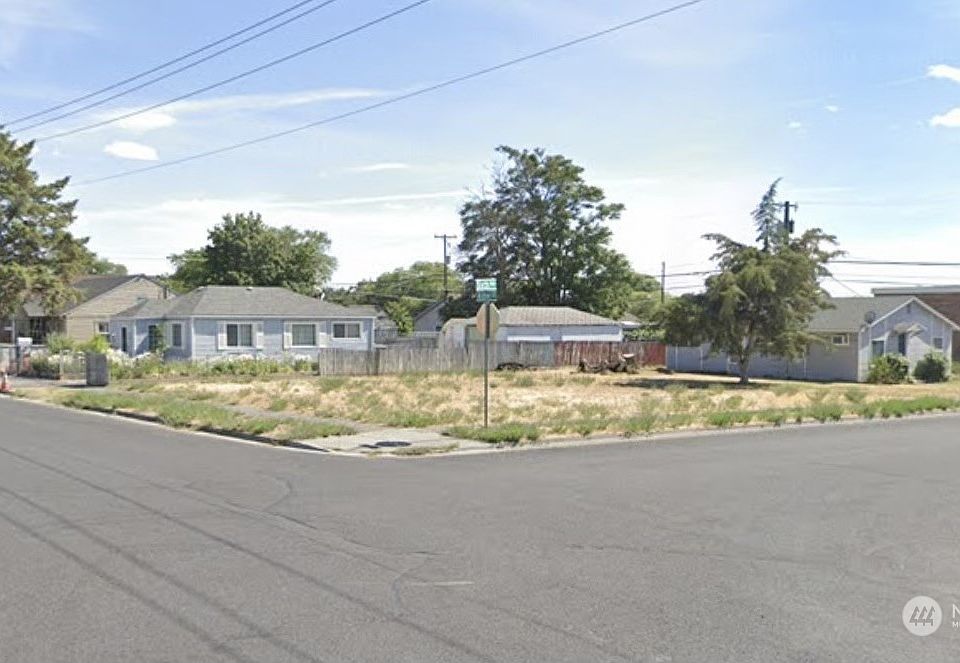 1st image of 121 W 6th Ave