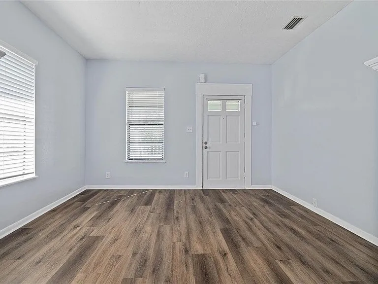 1103 N Willow Ave — Photo 6