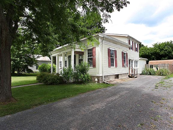 3rd image of 132 Fair St