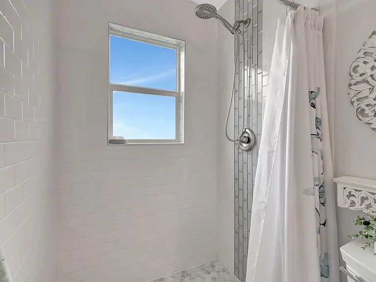 302 Venice Dr — Photo 20