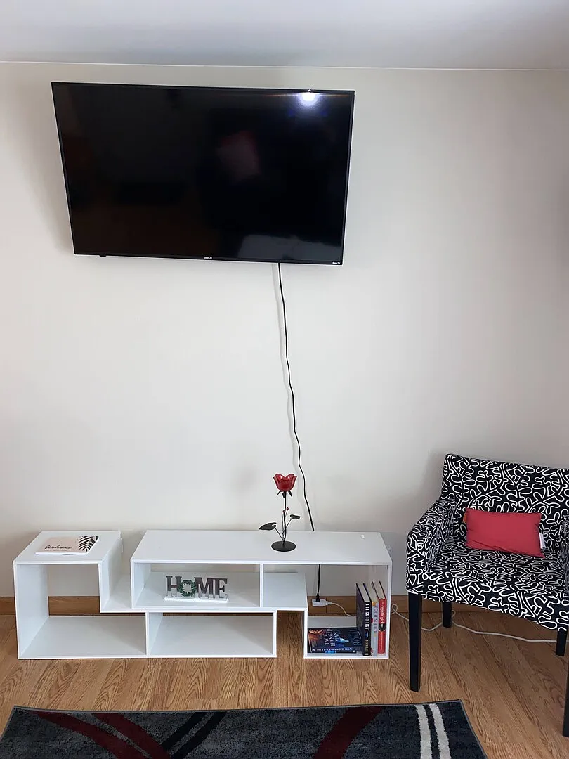 Extended stay-Near O'Hare, Restaurants & Shopping — Photo 2