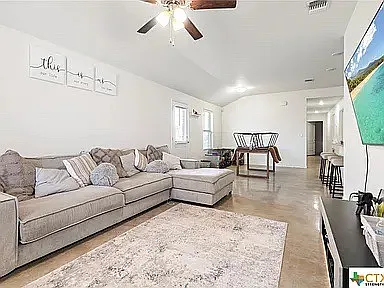 3 bed, 1296 sqft, $1,350 — Photo 2