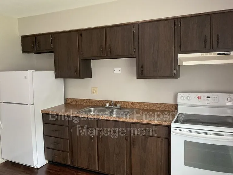 7837 N Main St #9 — Photo 16