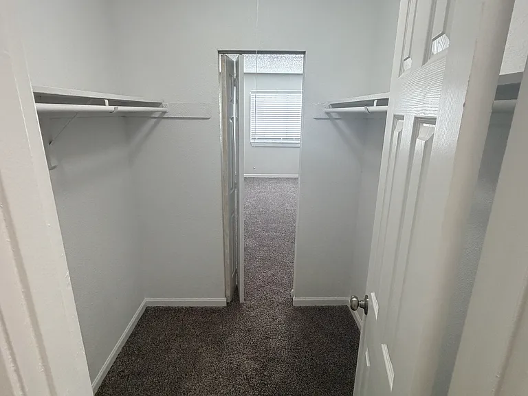 Walk - In Closet