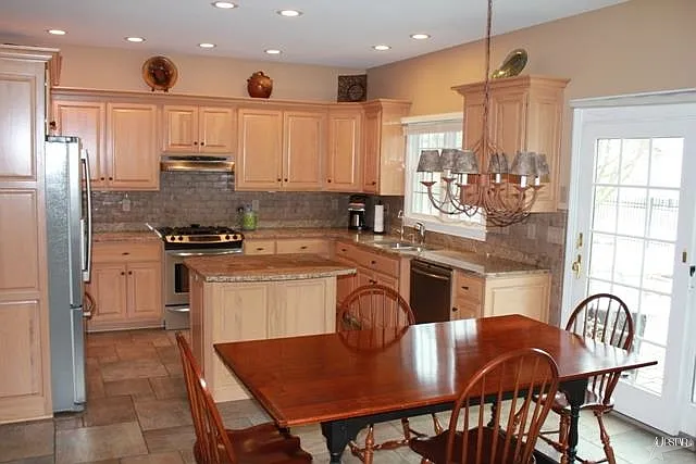 1785 S Woodfield Trl photo 1
