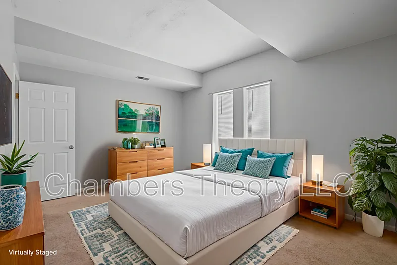 2 bed, 2.0 bath, 1100 sqft, $2,400 — Photo 2