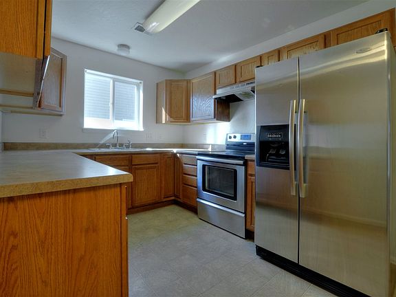 4th image of 532 Autumn Breeze Dr