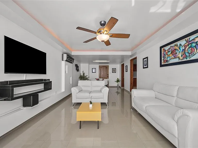 14 Calle Marseilles #3D — Photo 8