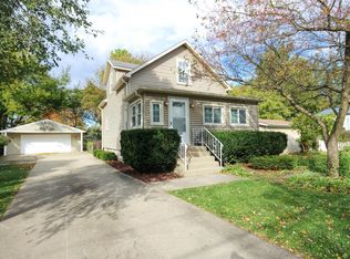 290 Heine Ave, Elgin, IL 60123