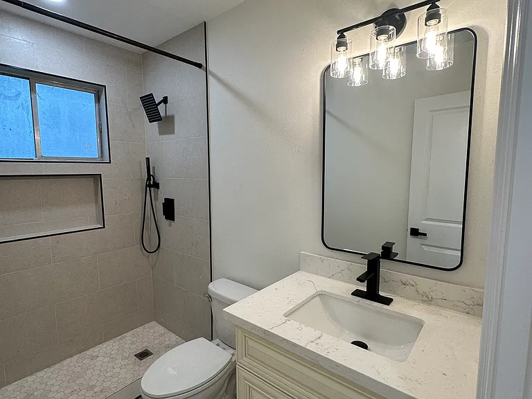 2723 Longwood Dr — Photo 16