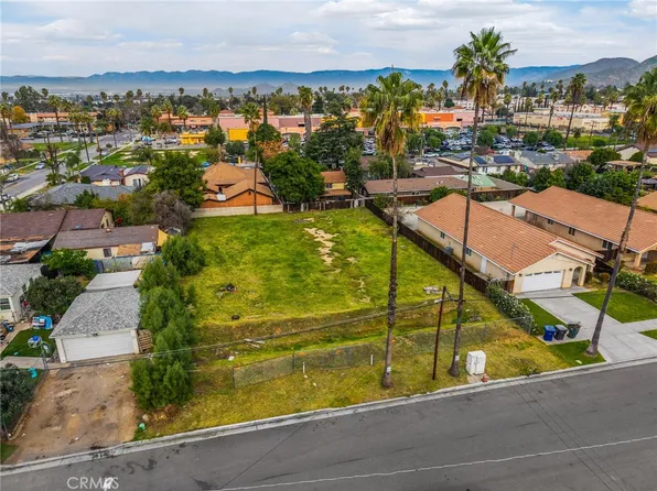 1879 10th St #22, Riverside, CA 92507