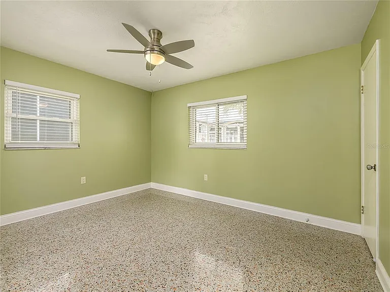 907 Hillside Ter — Photo 21