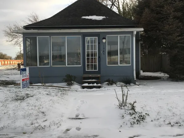 1985 Walker St, Des Moines, IA 50316