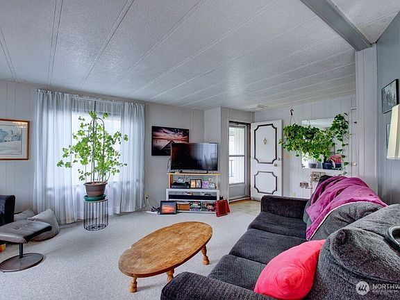3rd image of 920 Maple Lane #3