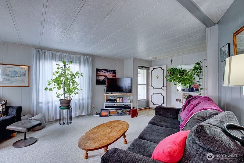3rd image of 920 Maple Lane #3