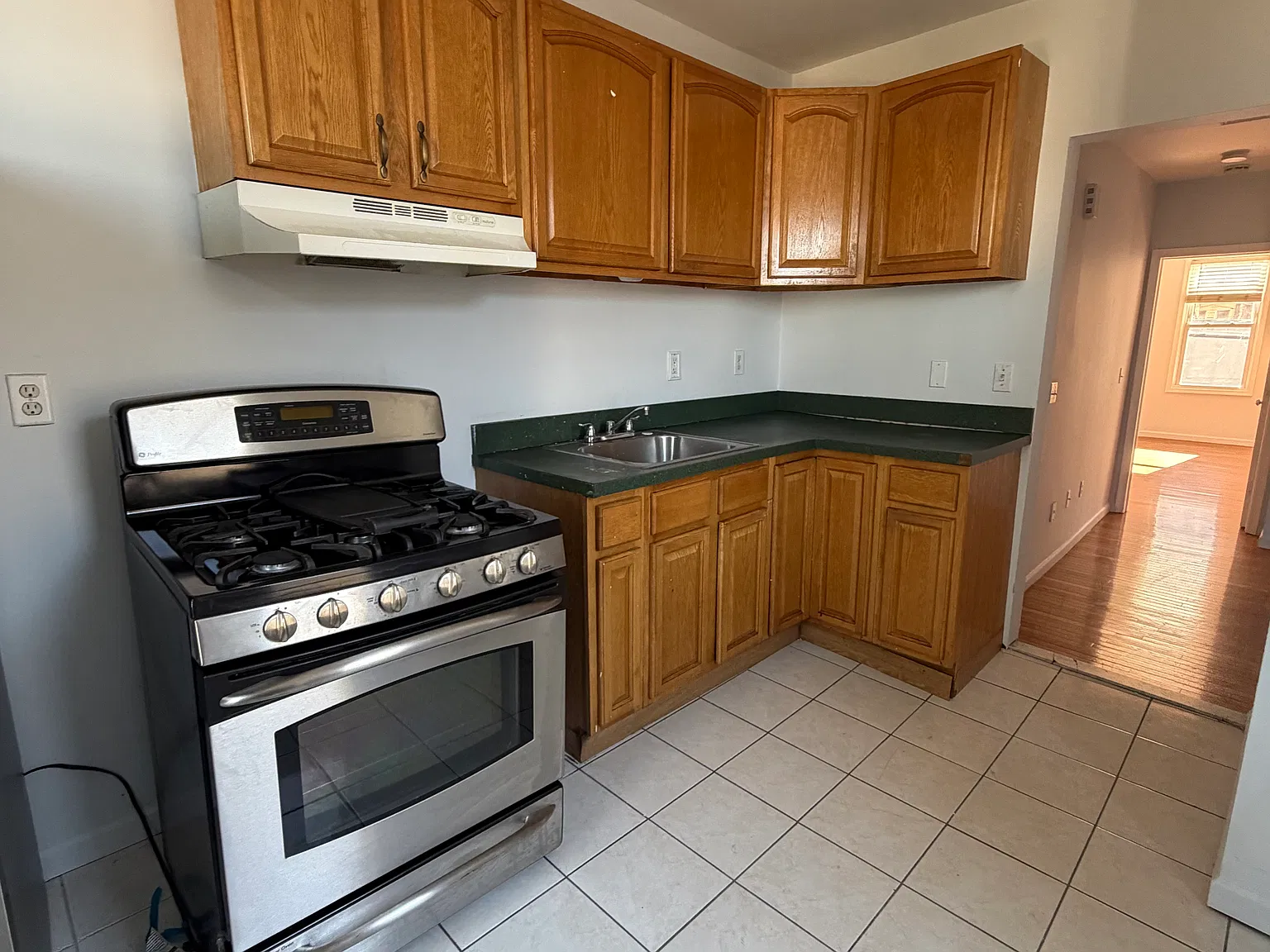 2 bed, 800 sqft, $2,200 — Photo 4