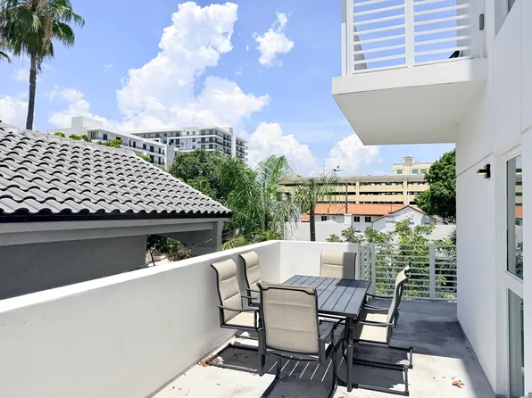 1938 Jackson St #202, Hollywood, FL 33020