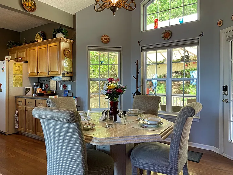 687 Anderson Rd — Photo 4