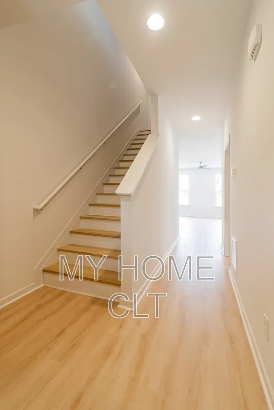 3 bed, 2.5 bath, 1567 sqft, $2,000 — Photo 2
