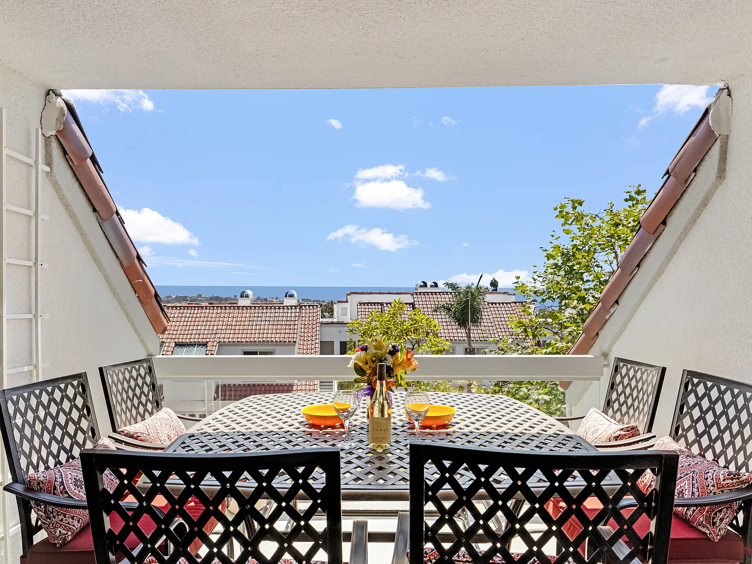 2 bed, 2.5 bath, 1740 sqft, $6,000 — Photo 2