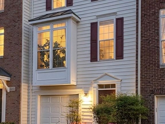 3rd image of 11642 Fairfax Center Woods Trl