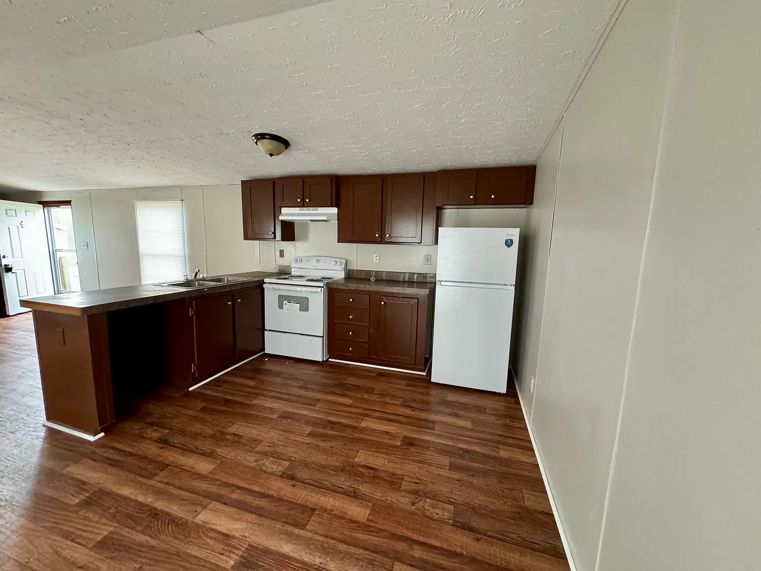 4 bed, $1,095 — Photo 3