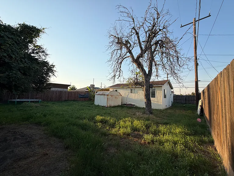 921 W Houston Ave — Photo 19
