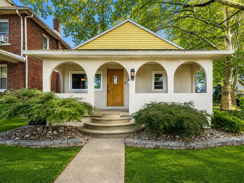1st image of 904 Weston Pl