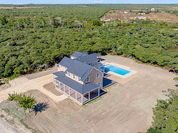 2nd image of 4 Wood Hollow Rd