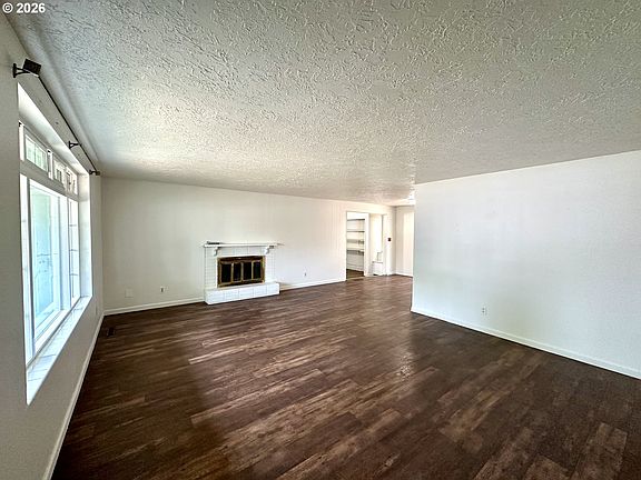 3rd image of 404 1st St