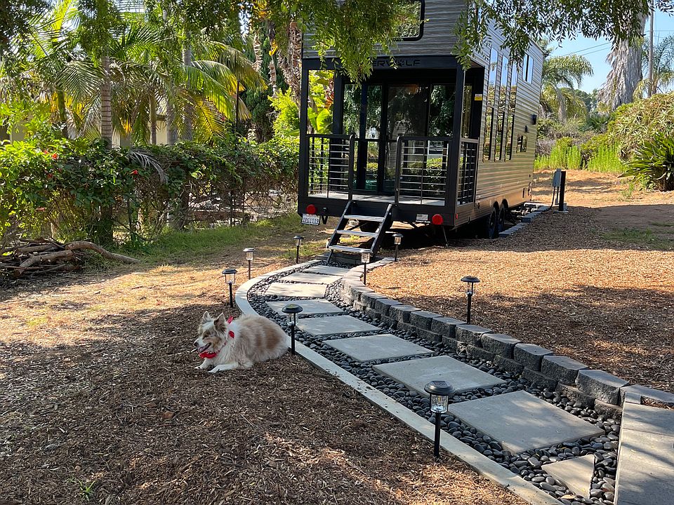 Brand new Tiny Home Mini Loft. Wonderful secluded spot off the road and under a shady tree.