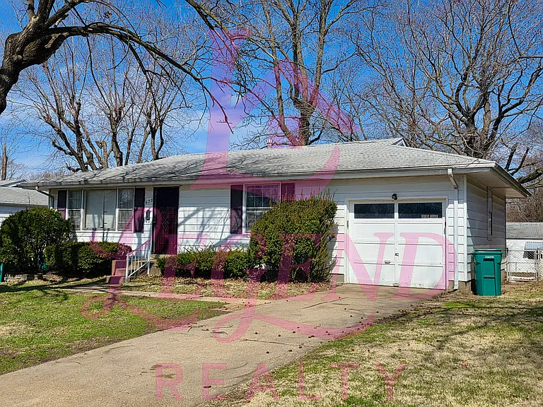 623 Ludlow Dr — Photo 1